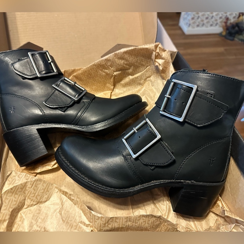 New never worn Frye boots